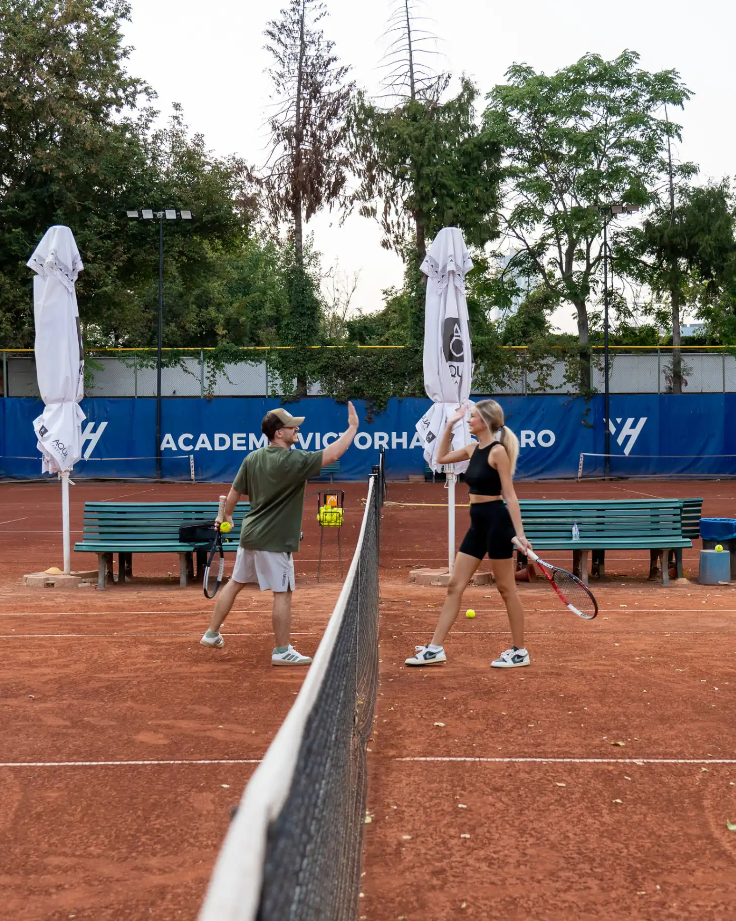 tennis highfive
